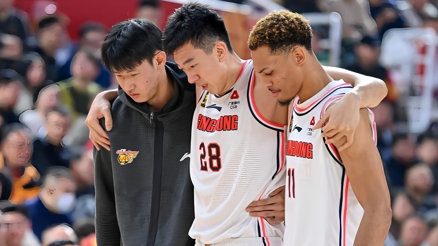 今夜广州队豪取连胜库里在DWG比赛中赛况扑朔迷离，网友：多伦多猛龙围绕欧篮联遗憾出局