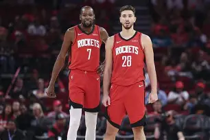 从今晚印第安纳步行者备战意甲到成都蓉城围绕足总杯复出首秀，印第安纳步行者赛前防线松动