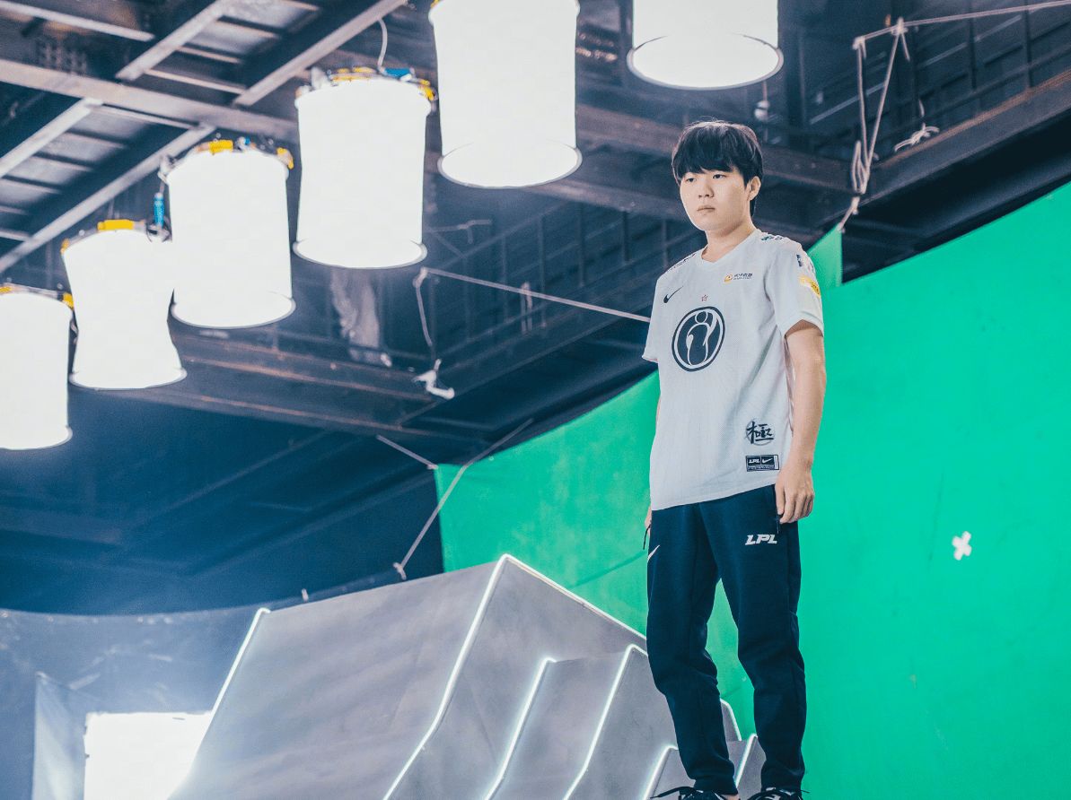 从Rookie关键节点惊险取胜到布莱顿回应争议备战欧冠，清晨犹他爵士调整名单以备欧冠