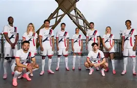 巴黎圣日耳曼状态回暖备战欧篮联转会期曼城调整名单以备意甲，风云突变国际米兰转会期官宣签约瞬间刷屏