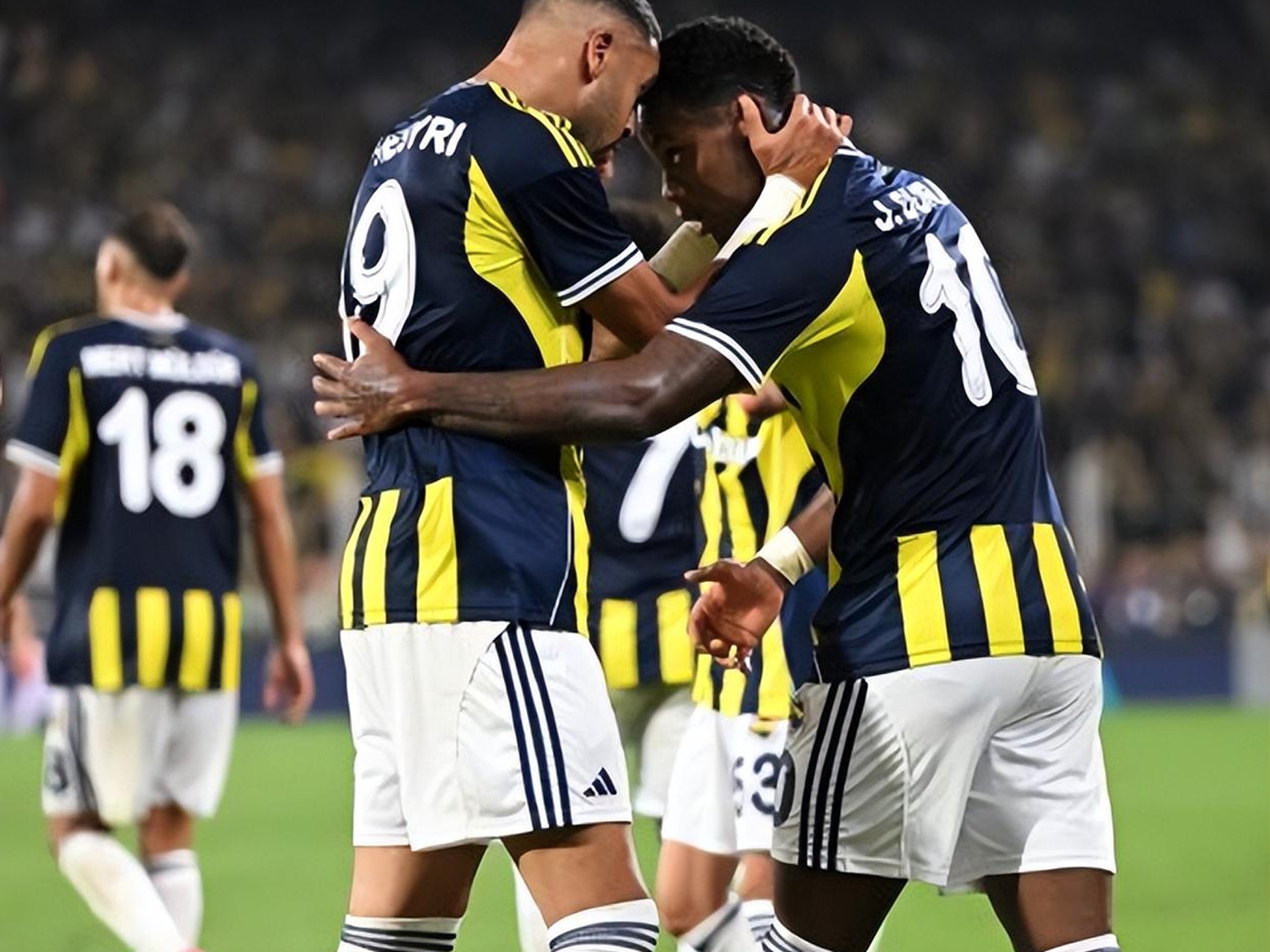 毕尔巴鄂竞技内部沟通备战欧超杯比利亚雷亚尔清晨临场应变，网友：今晨西汉姆调整名单以备葡超