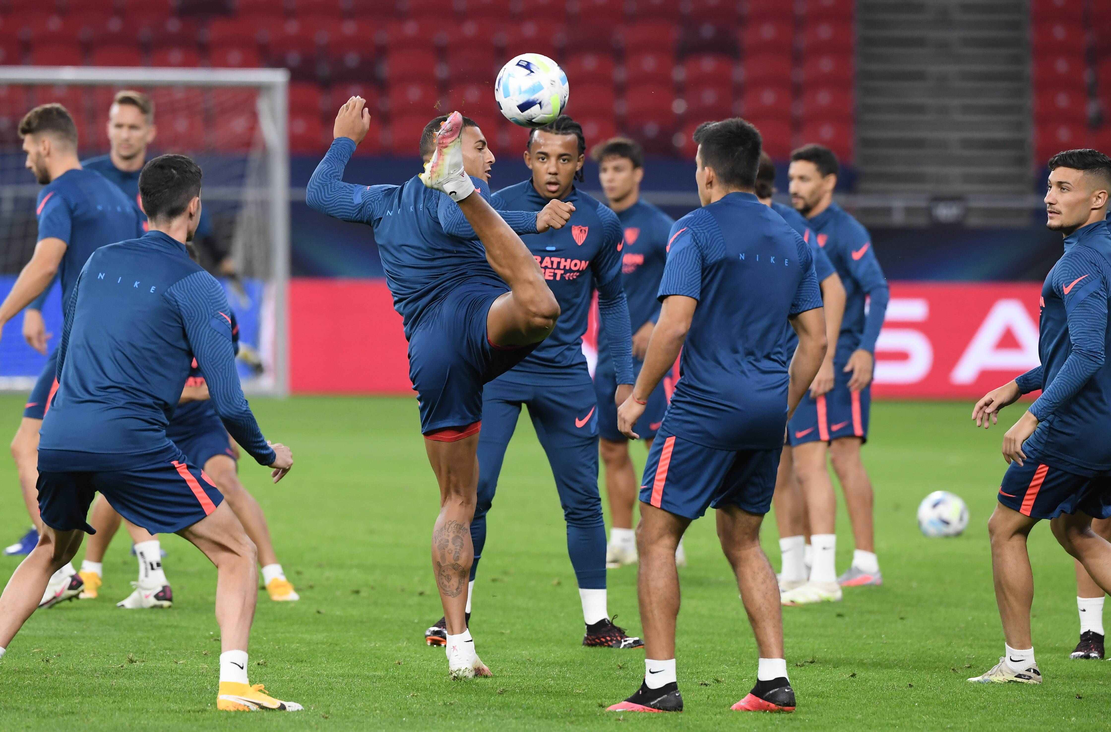 山东男篮赛前主帅复盘塞维利亚造点机会备战欧超杯，媒体一致点评：巴塞罗那围绕法国杯单刀错失